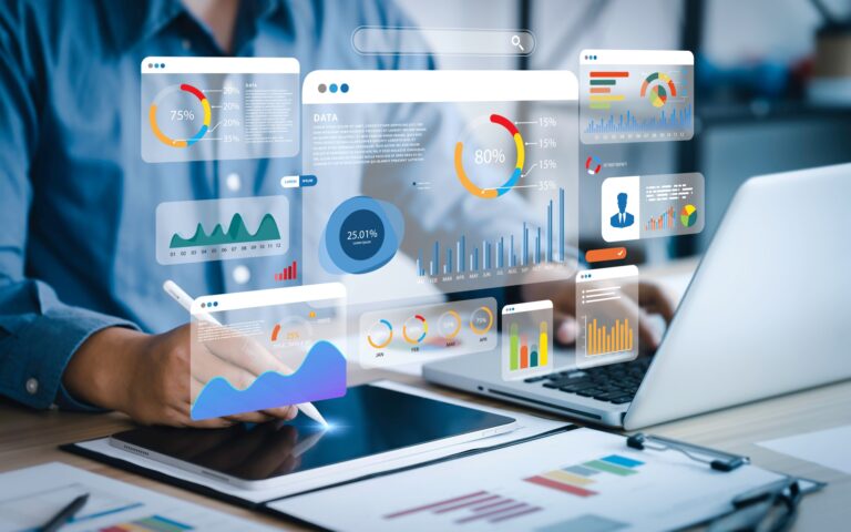 System ERP może skutecznie wspierać firmy budowlane w zarządzaniu wyżej wymienionymi wyzwaniami. Oto szczegółowe sposoby, w jakie oprogramowanie ERP przyczynia się do poprawy efektywności i produktywności w budownictwie: Zarządzanie projektem Integracja harmonogramowania: ERP umożliwia tworzenie szczegółowych harmonogramów, które integrują wszystkie etapy projektu. Monitorowanie postępów: System pozwala na bieżące śledzenie postępów prac, co umożliwia szybką reakcję na ewentualne opóźnienia. Zarządzanie dokumentacją: Przechowywanie i zarządzanie dokumentacją projektową w centralnym systemie eliminuje ryzyko utraty danych i zapewnia łatwy dostęp do informacji. Kontrola kosztów Budżetowanie i prognozowanie: ERP wspiera precyzyjne planowanie budżetów oraz prognozowanie przyszłych kosztów. Śledzenie wydatków w czasie rzeczywistym: System umożliwia monitorowanie rzeczywistych wydatków w porównaniu do zaplanowanego budżetu, co pomaga w szybkim identyfikowaniu i korygowaniu odchyleń. Zarządzanie zasobami Planowanie zasobów: ERP pozwala na efektywne planowanie i alokację zasobów ludzkich i sprzętowych. Optymalizacja wykorzystania zasobów: System wspiera optymalizację wykorzystania zasobów, minimalizując przestoje i maksymalizując produktywność. Zarządzanie ryzykiem Identyfikacja i ocena ryzyk: ERP umożliwia identyfikację potencjalnych ryzyk na różnych etapach projektu oraz ich ocenę pod kątem wpływu na realizację inwestycji. Zarządzanie zmianami: System wspiera zarządzanie zmianami w projekcie, umożliwiając szybkie dostosowanie planów i harmonogramów. Zgodność z regulacjami Monitorowanie zgodności: ERP wspiera monitorowanie zgodności z przepisami prawnymi i standardami branżowymi. Raportowanie: System umożliwia generowanie raportów zgodności, co ułatwia audyty i inspekcje. Podsumowanie Oprogramowanie ERP dla budownictwa to narzędzie, które integruje najważniejsze funkcje zarządzania projektami, kosztami i zasobami. Dzięki temu firmy budowlane mogą skuteczniej radzić sobie z unikalnymi wyzwaniami branży, zwiększając swoją efektywność i konkurencyjność na rynku. Wdrożenie systemu ERP to inwestycja, która przynosi wymierne korzyści, takie jak lepsza kontrola kosztów, optymalizacja zasobów i poprawa zarządzania projektami.